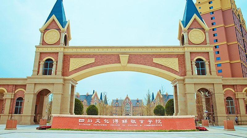 选择加盟品牌时，首先要考察其实力与资质。一个有实力的加盟品牌，通常具备以下条件：